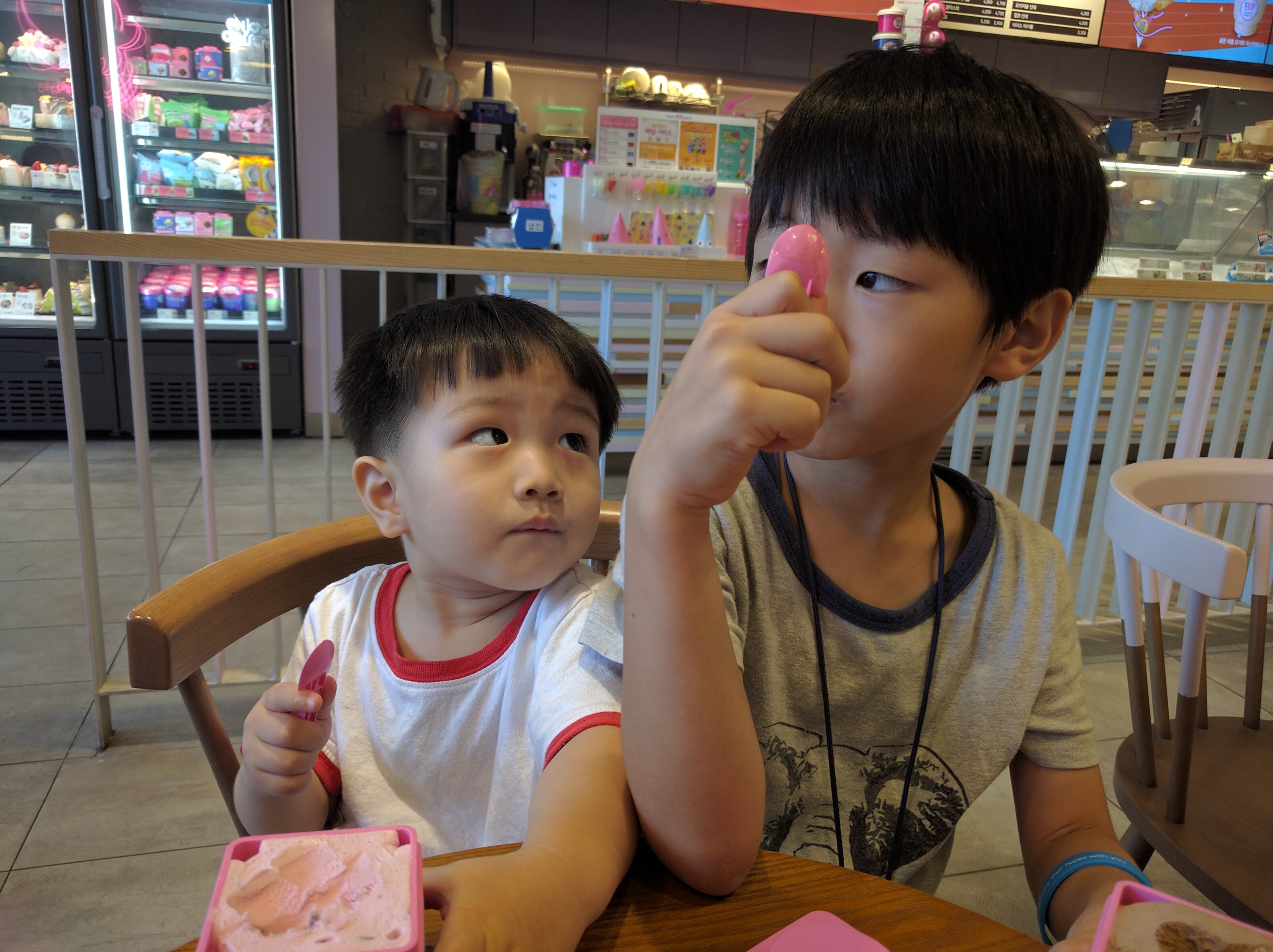 아이스크림 먹는 형제(20160821)